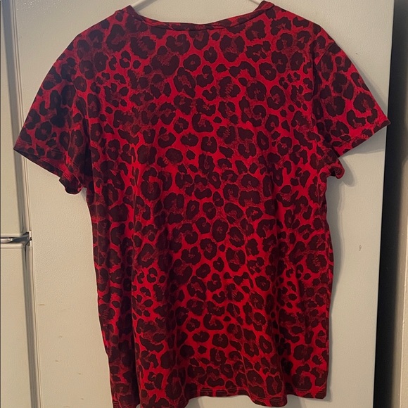 Pam & Gela Large 100% Cotton Made in USA Vibrant Red Leopard Print T-Shirt Comfy - Picture 6 of 7